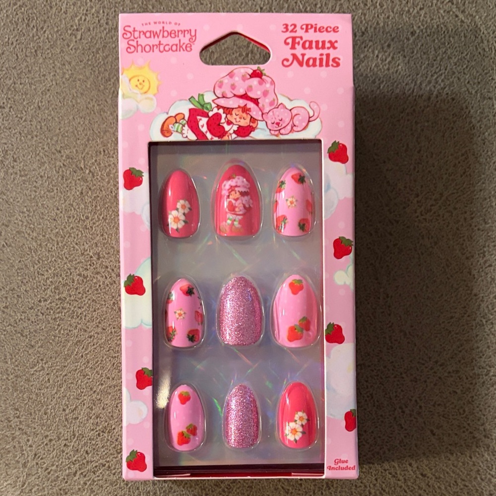 Strawberry shortcake Faux Nails